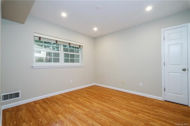 Foto del edificio - 599 Midland Ave