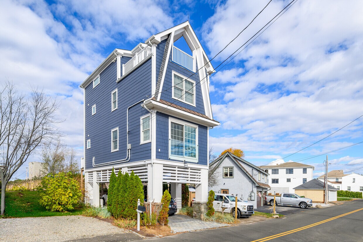 Foto principal - 1140 Fairfield Beach Rd