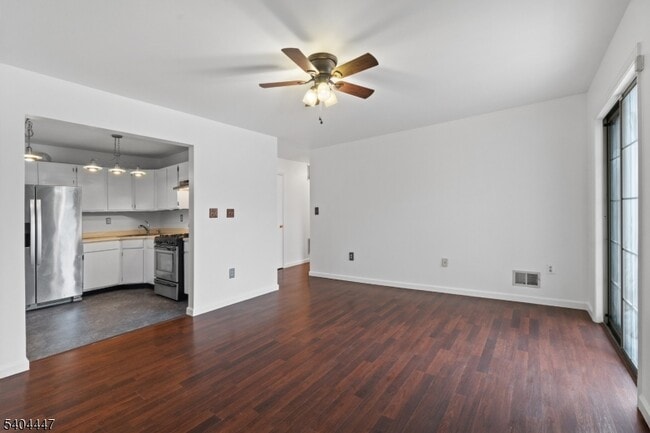 Foto del edificio - 12 Kingston Run