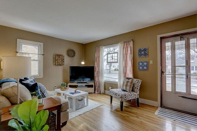 Foto del edificio - Beautiful 2 Bedroom 1 Bath Single Family H...