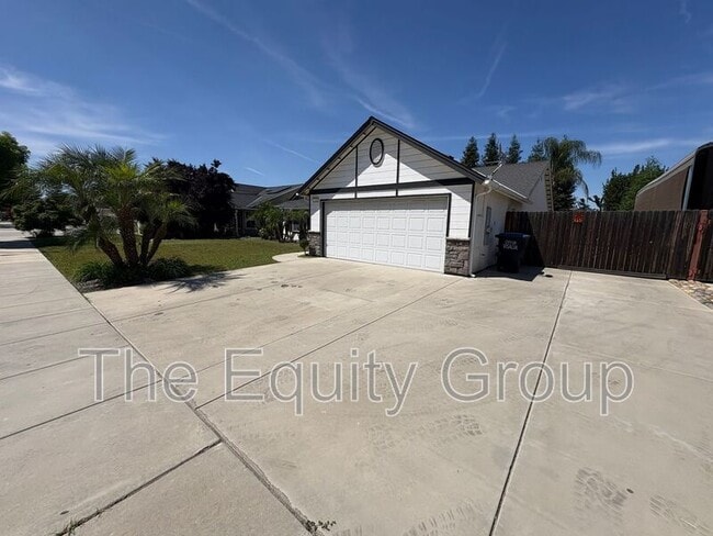 Building Photo - 3316 W Wren Ave