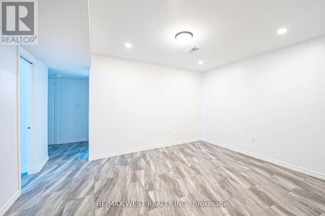 Building Photo - 59 Redcar Ave