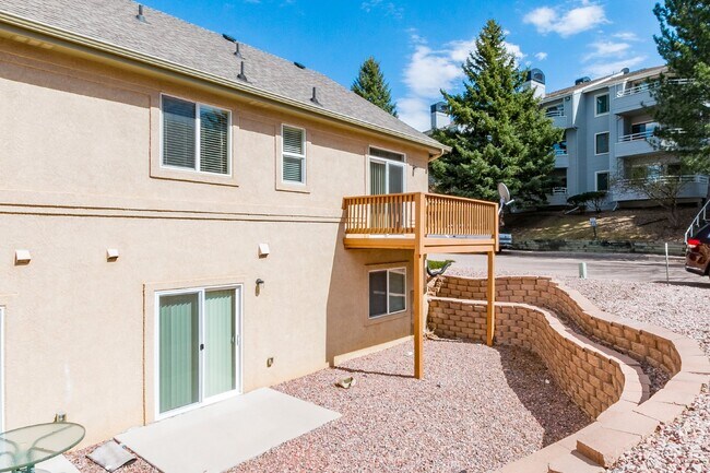 Building Photo - Modern Comfort and Low-Maintenance Living ...