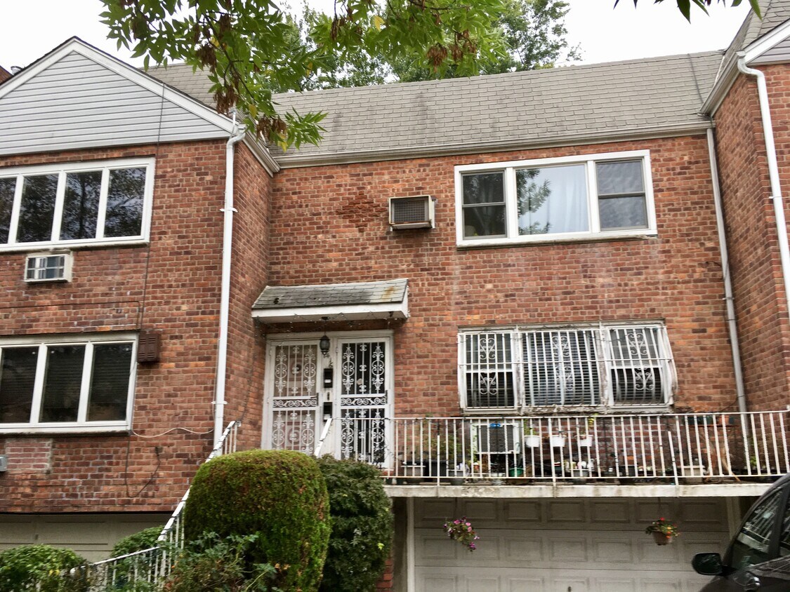 8416 Lefferts Blvd, Queens, NY 11415 Townhome Rentals in Queens NY