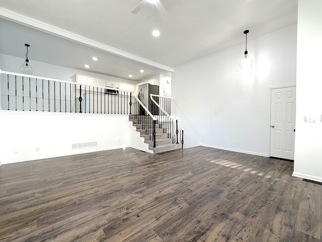 Building Photo - 15613 W 90th St