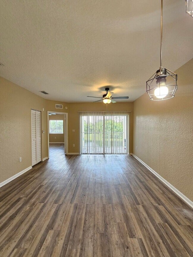 Building Photo - 1063 Golden Lakes Blvd
