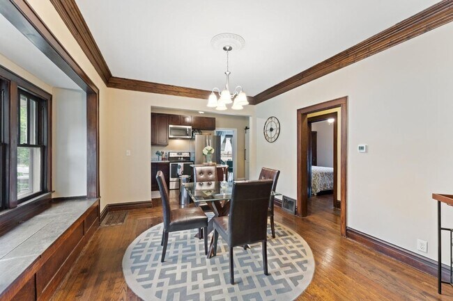 Foto del edificio - 2 bed 1.5 bath home Downtown Valparaiso
