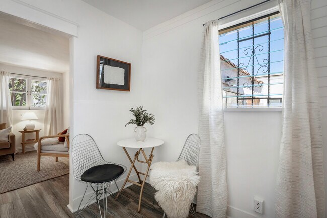 Foto del edificio - 1159 N Fuller Ave