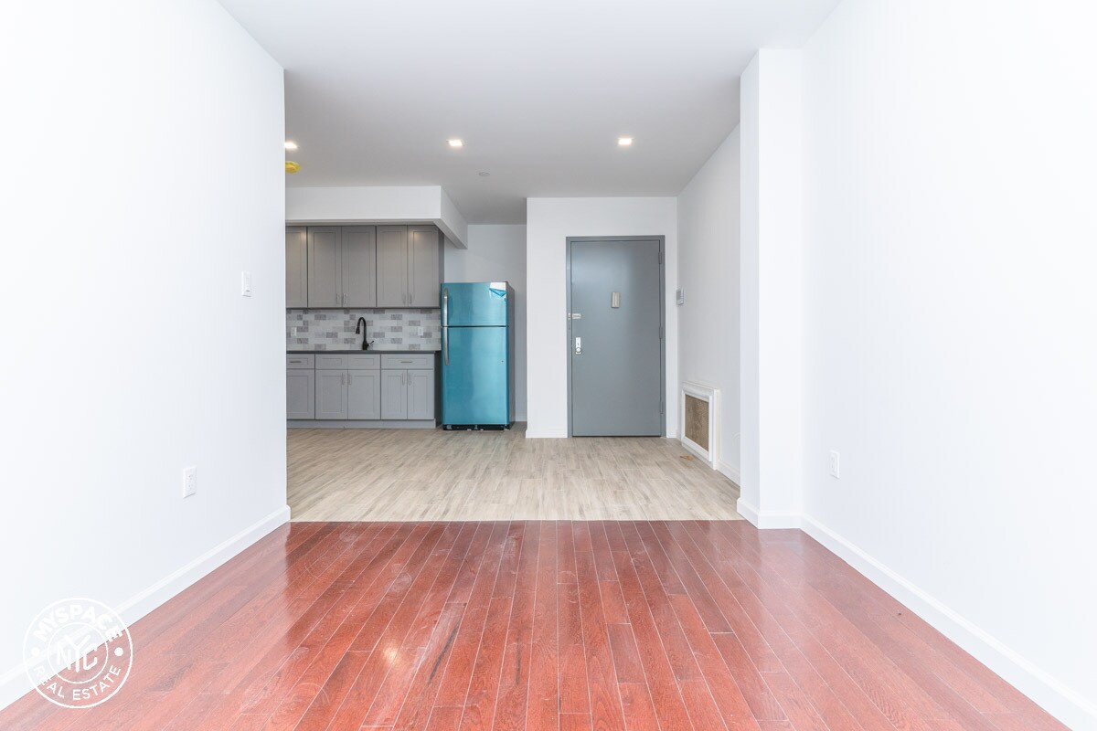 Primary Photo - 323 49th St