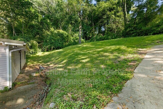 Building Photo - 1412 12th Ave