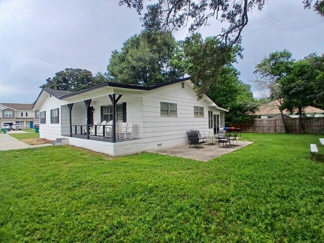 Foto del edificio - 853 Fairview Dr