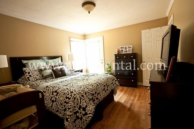 Foto del edificio - 4916 Juniper Dr
