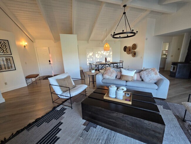 Foto del edificio - 2269RR-Upper Level