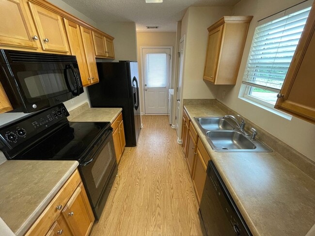 Building Photo - BRIDGEWATER HOME! PRE-LEASING FOR AUGUST 1 2026! 1/2 Off Deposit!