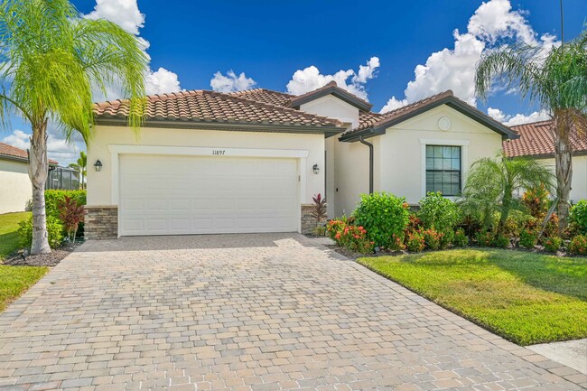 Building Photo - Annual Lease ~ Stunning 4 BED/3BATH Pool H...