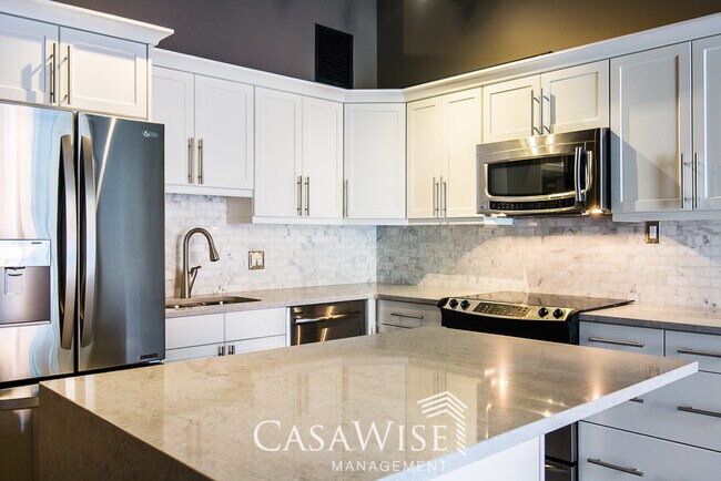 Photo du bâtiment - 10309-107 107 St NW