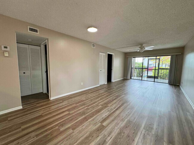 Foto del edificio - 702 NW Fork Rd