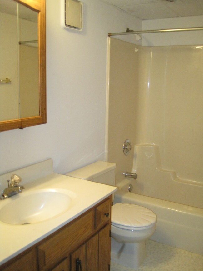 Building Photo - 1304 Buell Ave