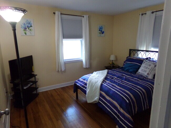 1st floor bedroom - 25 Sunnyside Ave