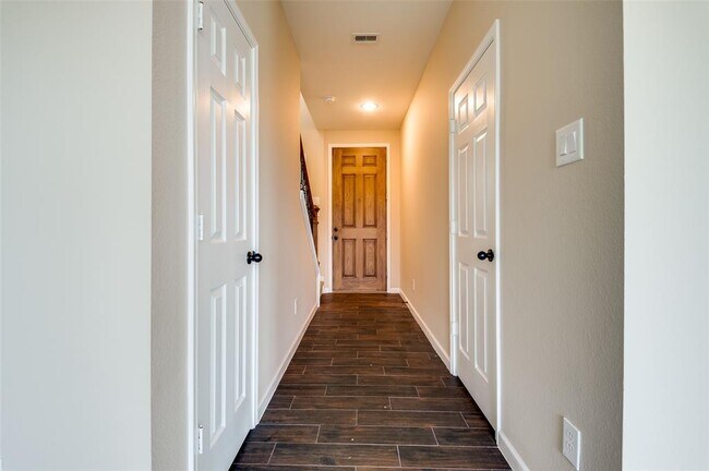 Foto del edificio - 1114 Larks Trace Ln