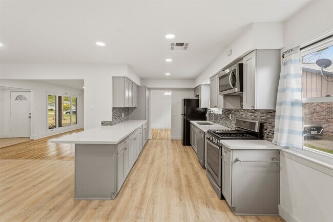 Foto del edificio - 1219 Wisterwood Dr