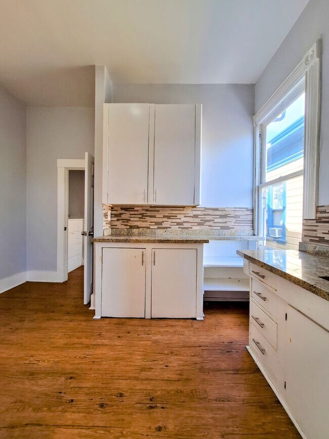 Foto del edificio - Charming Studio Apartment On Second Floor