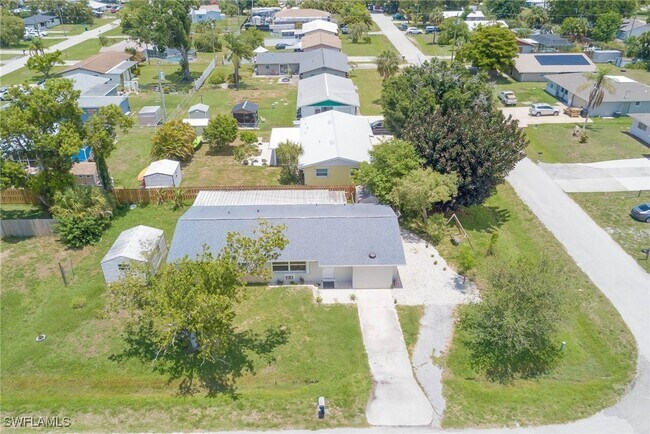 Building Photo - 372 Park Ln Dr