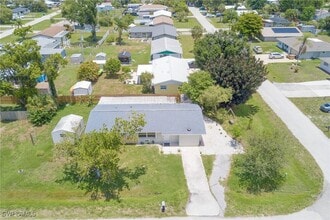 Building Photo - 372 Park Ln Dr