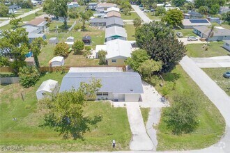 Building Photo - 372 Park Ln Dr
