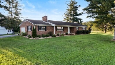 Building Photo - 995 Leadmine Rd