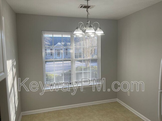 Building Photo - 1402 Anna Way