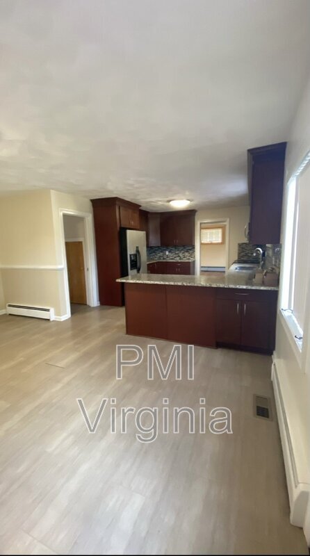 Building Photo - 34 Kenwood Dr