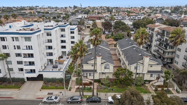 Building Photo - Beautiful 4-bedroom, 2.5-bath tri-level to...