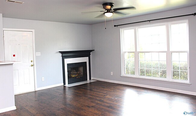 Foto del edificio - 351 Waters Edge Ln