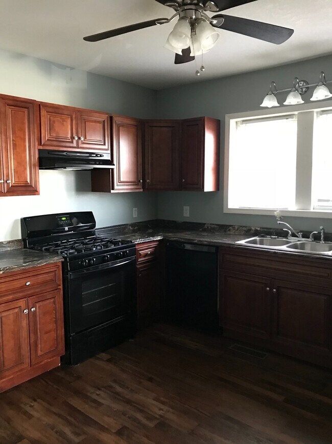 Building Photo - Three Bedroom Home Downtown Corbin, KY