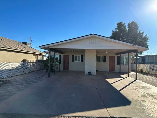 Building Photo - Updated 2 Bedroom Duplex! *THIS HOME IS CU...