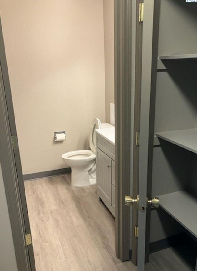 Foto del edificio - Condo Living...Move-In Ready