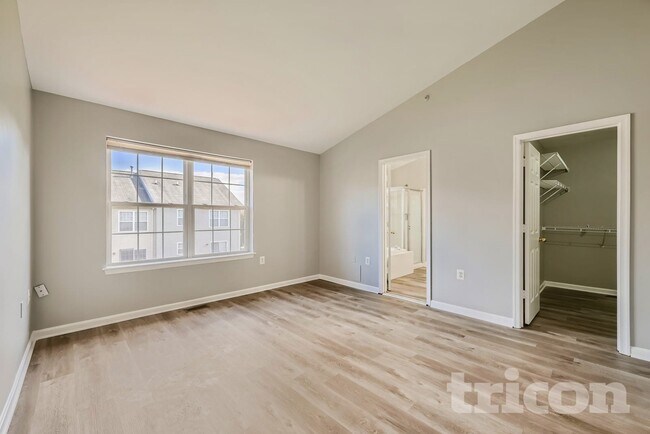 Foto del edificio - 4633 Sherwood Mills Rd