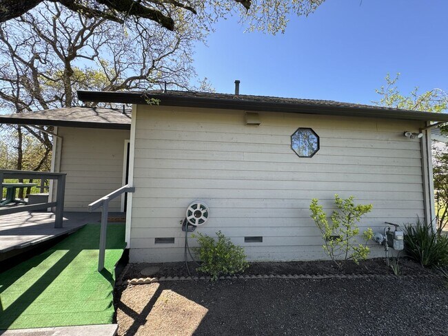 Foto del edificio - 640 square foot 1 bedroom, 1 bath private ...