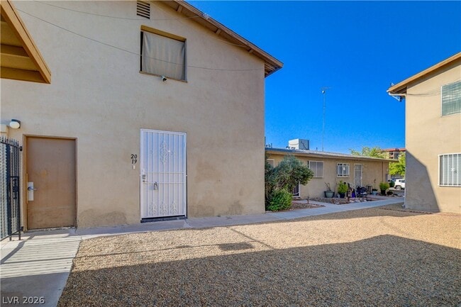 Foto del edificio - 3841 Daisy St