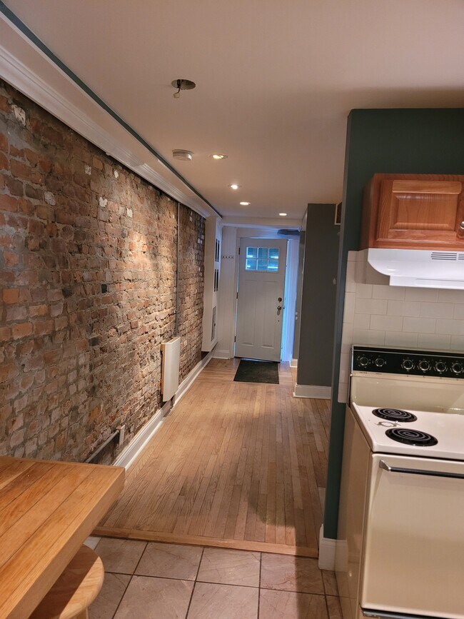 Building Photo - 334 Hudson Ave
