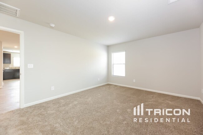 Building Photo - 927 Equine Dr