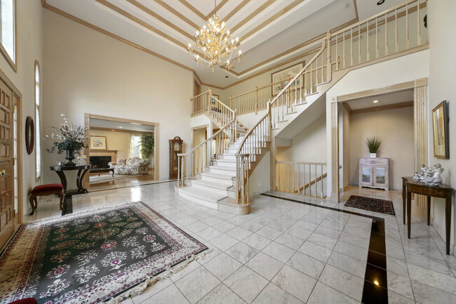 Building Photo - 5 S Meadow Ct