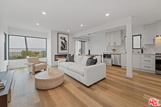 Building Photo - 3305 Ocean Front Walk