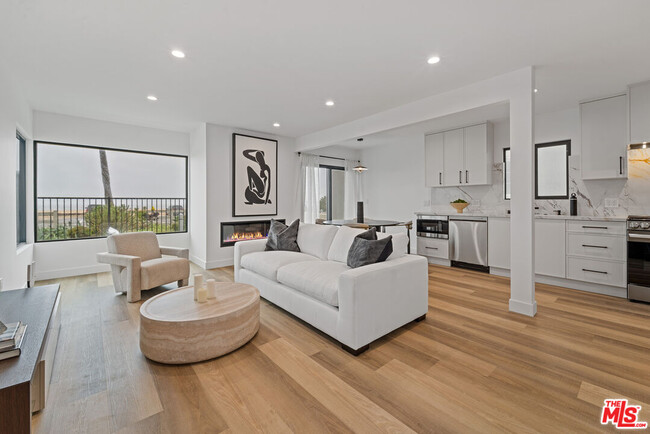 Building Photo - 3305 Ocean Front Walk