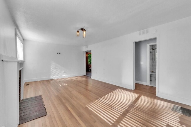 Building Photo - Beautifully Maintained 3BR/1BA Residence N...