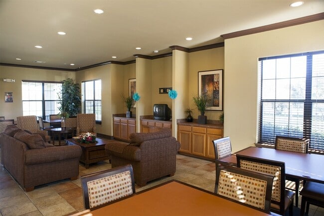 Building Photo - 910 N Frio St