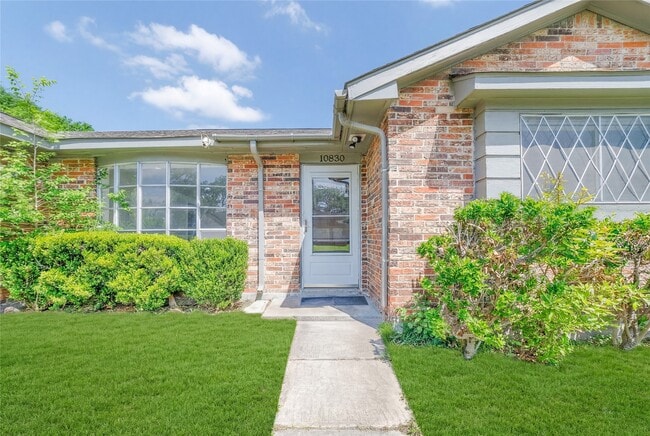 Foto del edificio - 10830 Sela Ln