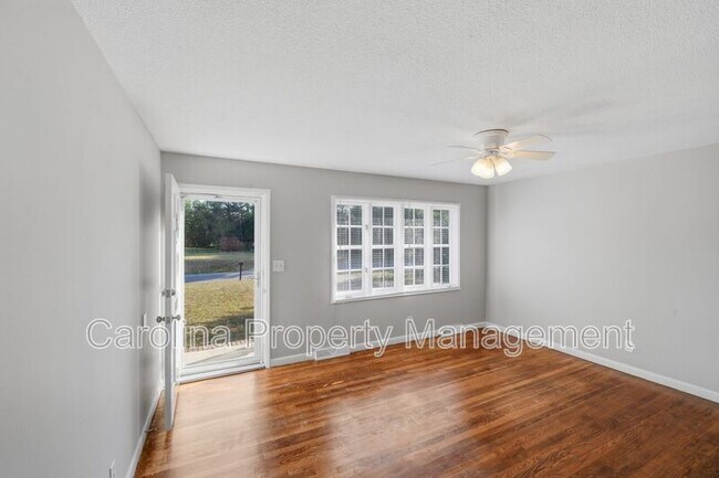 Foto del edificio - 1019 Carmel Dr