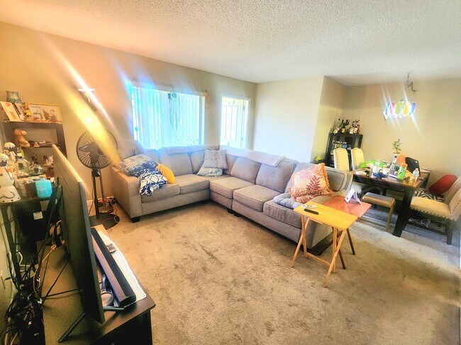 Foto del edificio - 310 Knotty Pine Cir